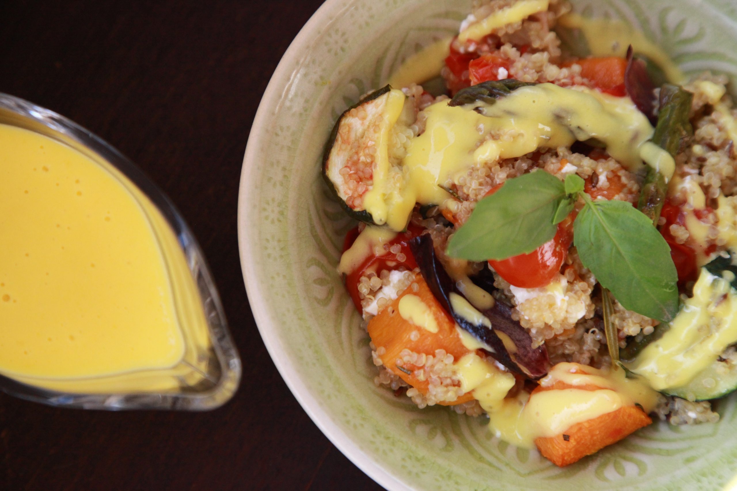 Ensalada de quinoa con salsa de mango