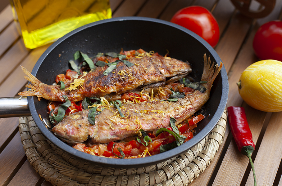 Salmonetes a la livornesa