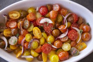 Jurel horneado con tomates cherry